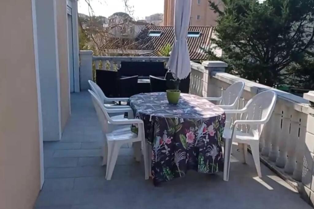 Maison Au Calme Avec Jardin Et Piscine Saint Raphael Extérieur photo